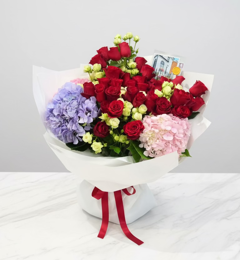 繡球花30支玫瑰花束 flo.40（歐洲明信片免費贈送 💌）