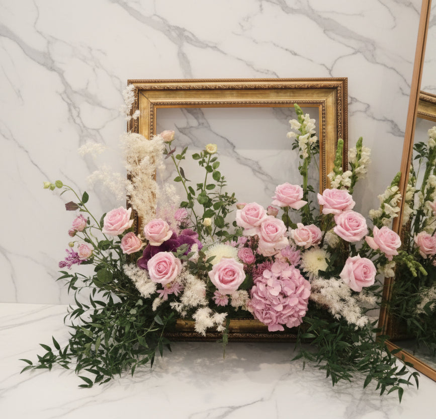 (粉紅) 歐洲畫架插花玫瑰禮品 flo.909（歐洲明信片免費贈送 💌）