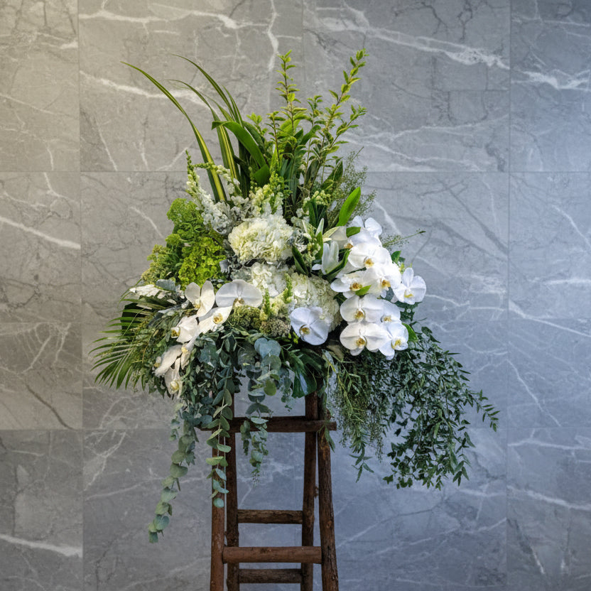 (蝴蝶蘭森林藝術籃) 追思花籃 B021  悼念花牌 喪禮花牌 殯儀帛事花牌 香港帛事花,  新款木架 : 約5-6呎高