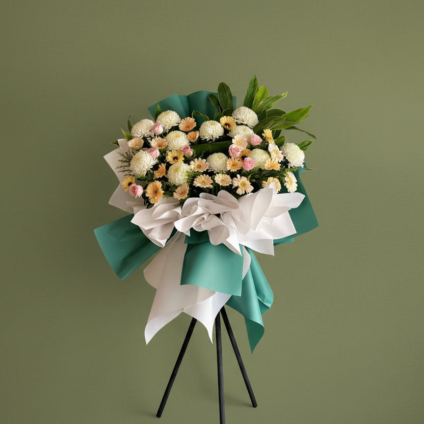 (白色太陽菊花 粉紅玫瑰 星加坡大菊花) 追思花籃 B016  殯儀花籃, 帛事花籃, 哀思花籃, 經濟實惠 新款木架 : 約5-6呎高