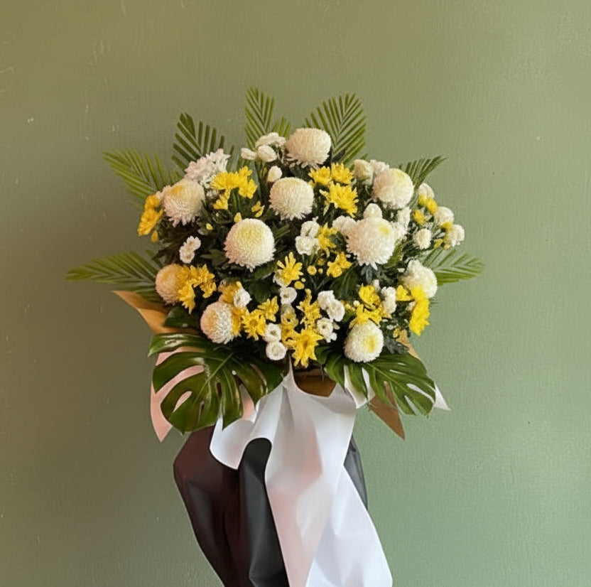 (白黃色)B02    殯儀花籃, 帛事花籃, 企身花籃, 喪禮花籃 新款木架 : 約5-6呎高