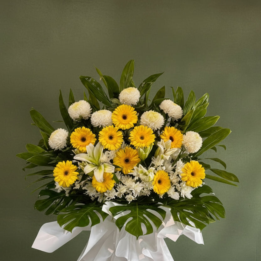 (白色菊花 黃太陽菊花) 追思花籃 B09  殯儀花籃, 帛事花籃, 企身花籃, 經濟實惠 新款木架 : 約5-6呎高